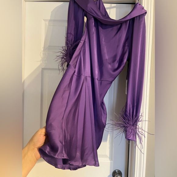 ASTR The Label Augusta Off Shoulder Feather Trim Mini Dress Purple Size Large - Picture 5 of 15
